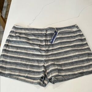 🎉🎉NWT Cream and Blue Striped Shorts🎉🎉